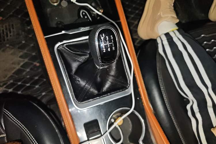 Used Zotye T300 2017 1.5L Manual Luxury Model Gear Lever