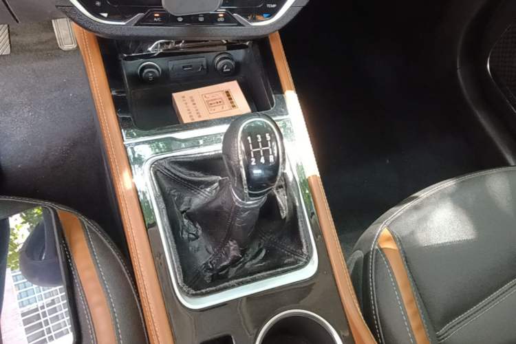 Used Zotye T300 2017 1.5L Manual Luxury Model Gear Lever