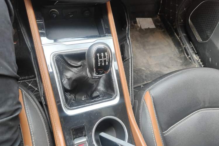 Used Zotye T300 2017 1.5L Manual Luxury Model Gear Lever