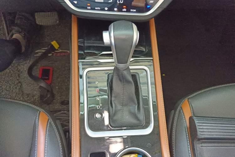 Used Zotye T300 2017 1.5T CVT Flagship Model Gear Lever