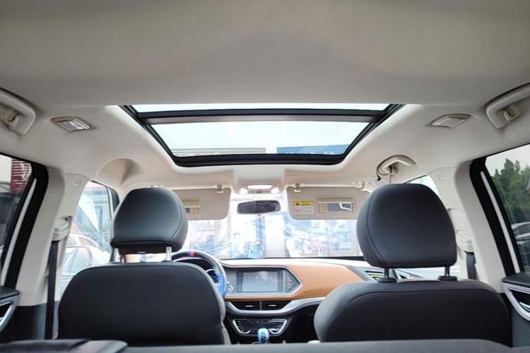 Used Zotye T300 2017 1.5L Manual Luxury Model Headliner