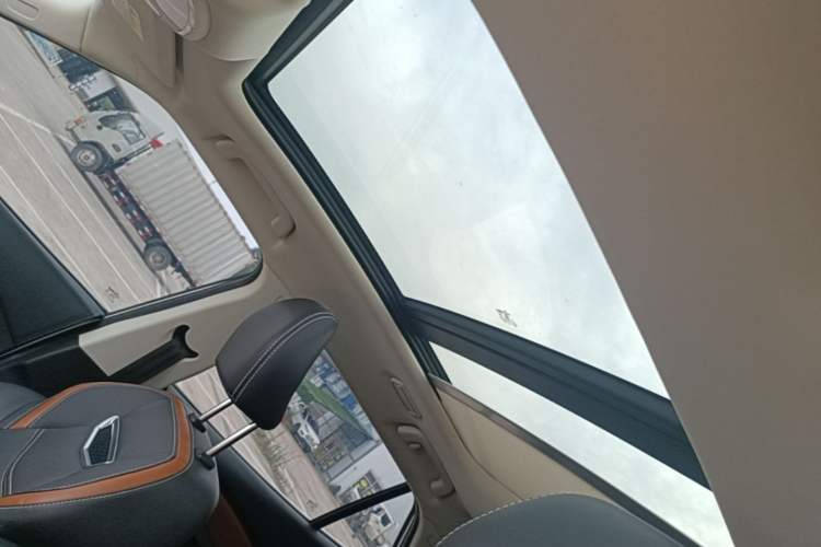 Used Zotye T300 2017 1.5T CVT Luxury Model Headliner