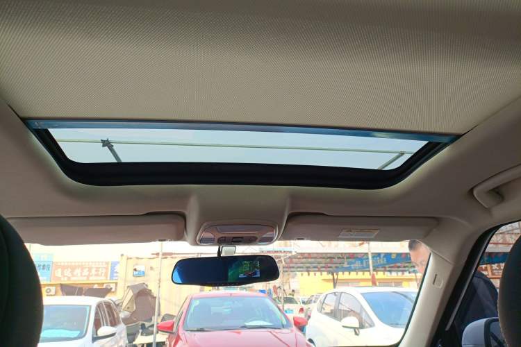 Used Zotye T300 2017 1.5L Manual Luxury Model Headliner
