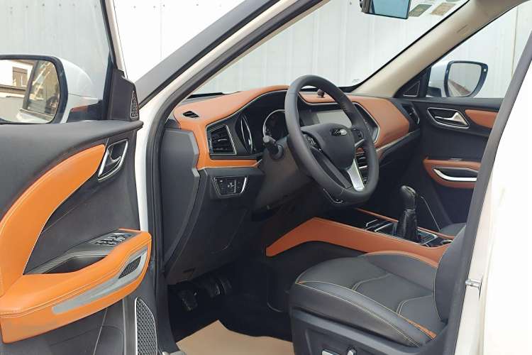 Used Zotye T300 2017 1.5L Manual Luxury Model Interior 1
