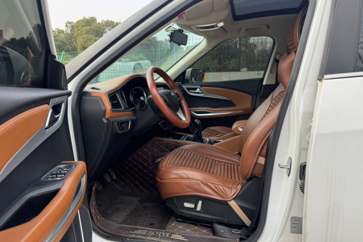 Used Zotye T300 2017 1.5L Manual Luxury Model Interior 2