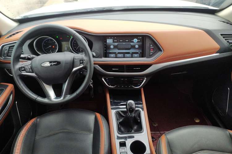 Used Zotye T300 2017 1.5L Manual Luxury Model Interior 2