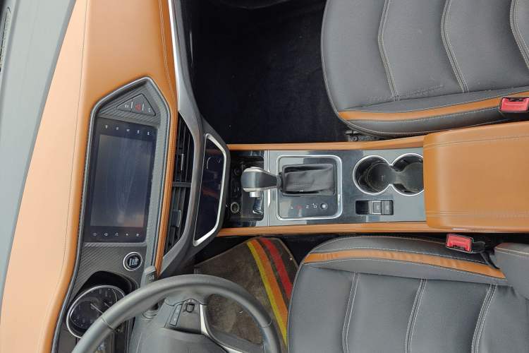 Used Zotye T300 2017 1.5T CVT Luxury Model Interior 3