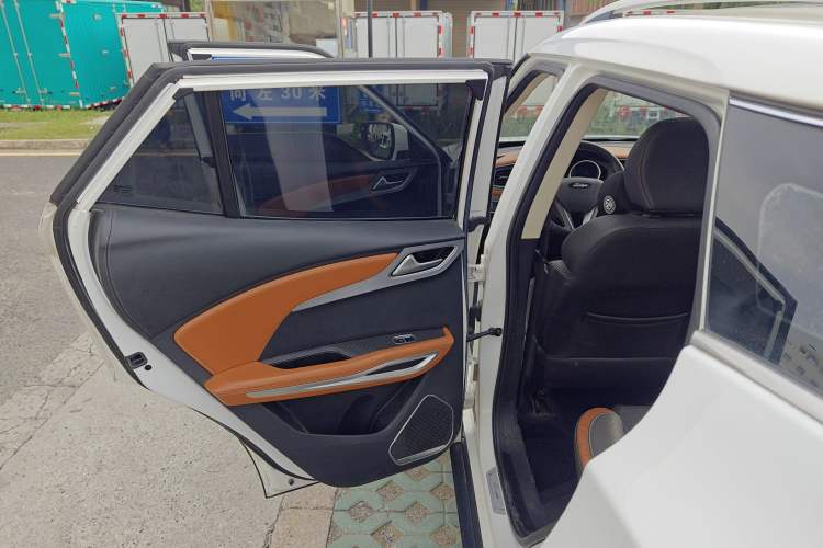 Used Zotye T300 2017 1.5T CVT Luxury Model Interior 4