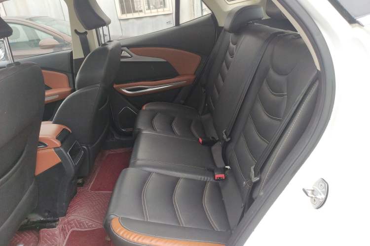 Used Zotye T300 2017 1.5L Manual Luxury Model Interior 4