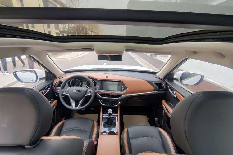 Used Zotye T300 2017 1.5L Manual Luxury Model Interior 4