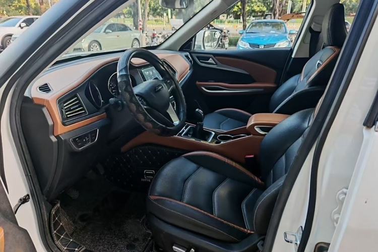 Used Zotye T300 2017 1.5L Manual Luxury Model Interior 5