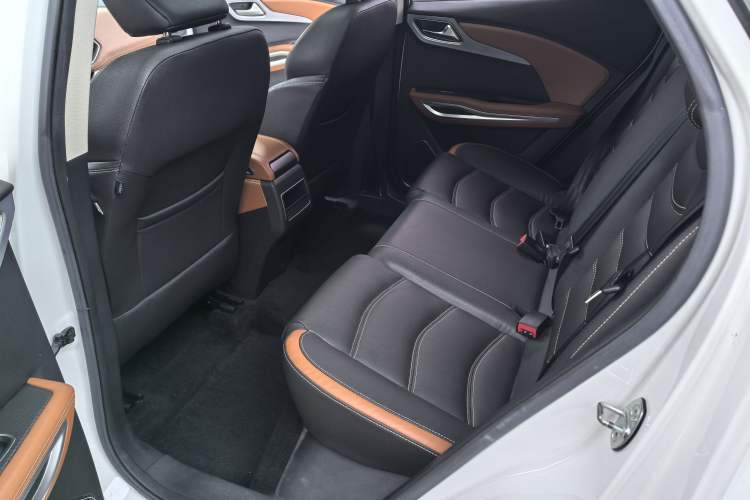 Used Zotye T300 2017 1.5L Manual Luxury Model Interior 5