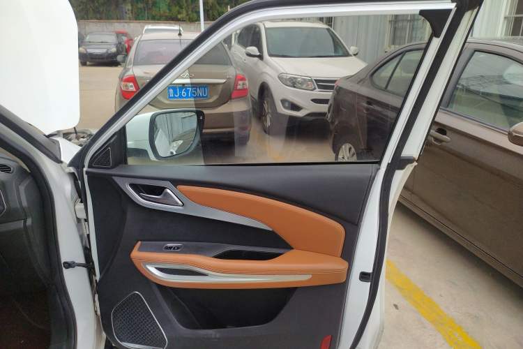 Used Zotye T300 2017 1.5L Manual Luxury Model Interior 5