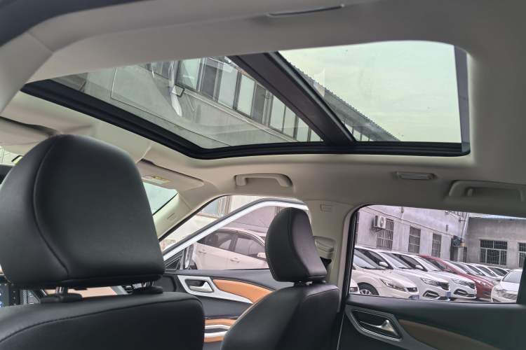 Used Zotye T300 2017 1.5L Manual Luxury Model Interior 6