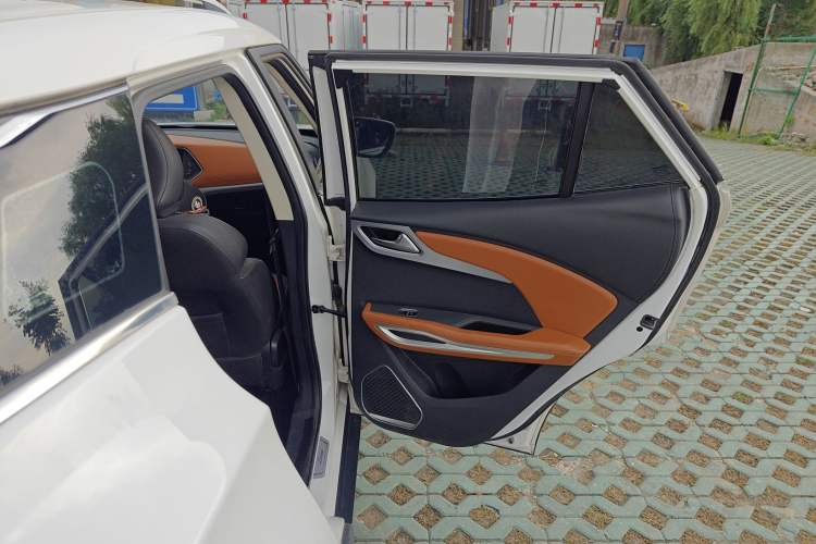 Used Zotye T300 2017 1.5T CVT Luxury Model Interior 6