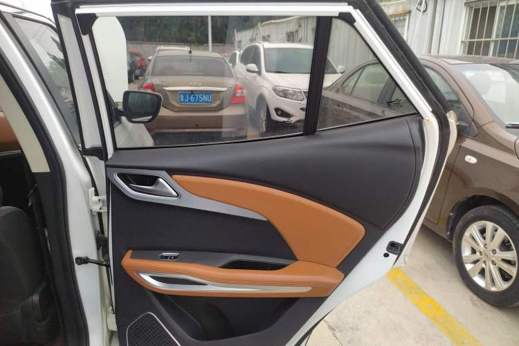 Used Zotye T300 2017 1.5L Manual Luxury Model Interior 6