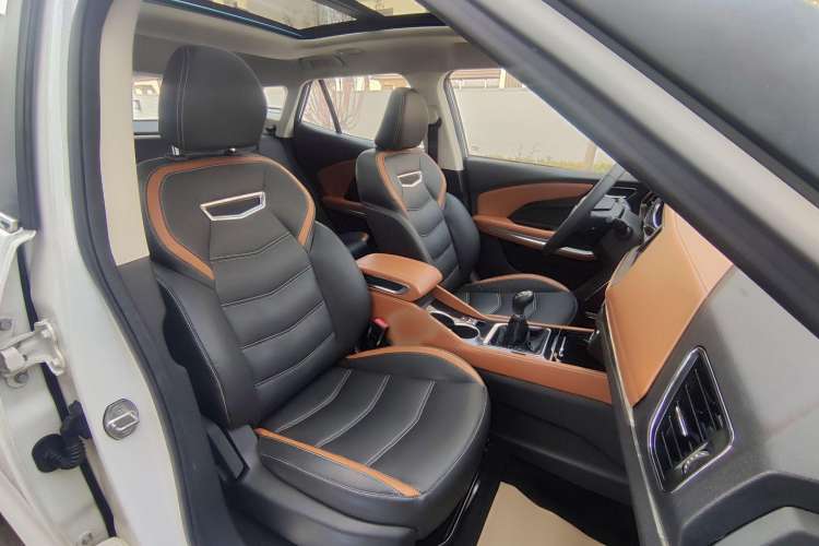 Used Zotye T300 2017 1.5L Manual Luxury Model Interior 6