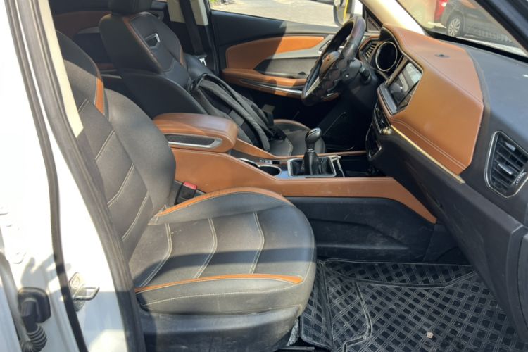 Used Zotye T300 2017 1.5L Manual Luxury Model Interior 8