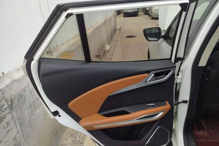 Used Zotye T300 2017 1.5L Manual Luxury Model Interior 8