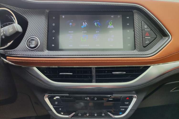 Used Zotye T300 2017 1.5L Manual Luxury Model Interior 8