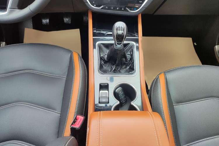 Used Zotye T300 2017 1.5L Manual Luxury Model Interior 9