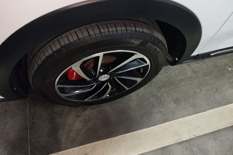 Used Zotye T300 2017 1.5T CVT Luxury Model Left Front Wheel Hub