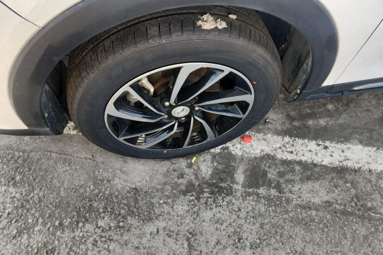 Used Zotye T300 2017 1.5T CVT Luxury Model Left Front Wheel Hub