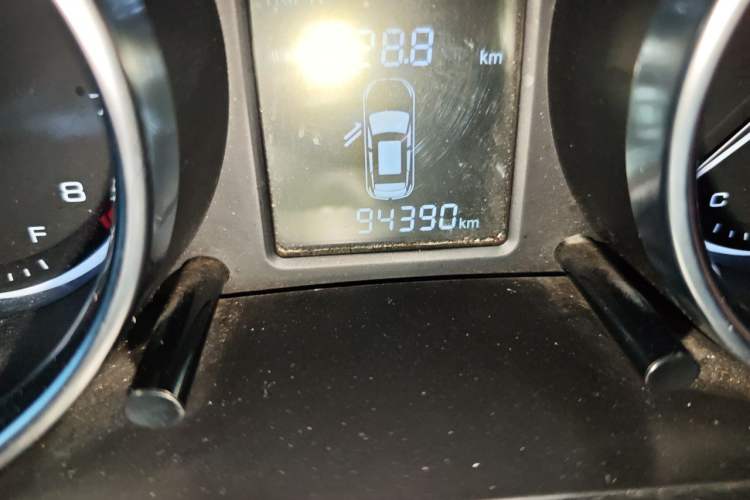 Used Zotye T300 2017 1.5L Manual Luxury Model Odometer Close Up