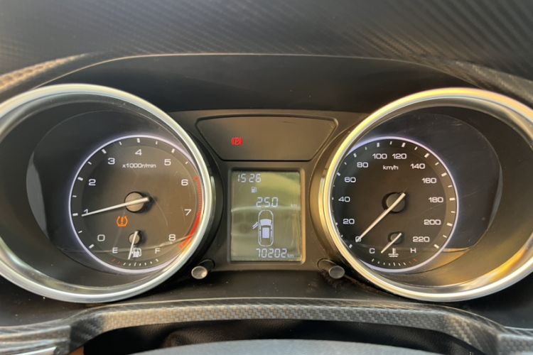 Used Zotye T300 2017 1.5L Manual Luxury Model Odometer Close Up