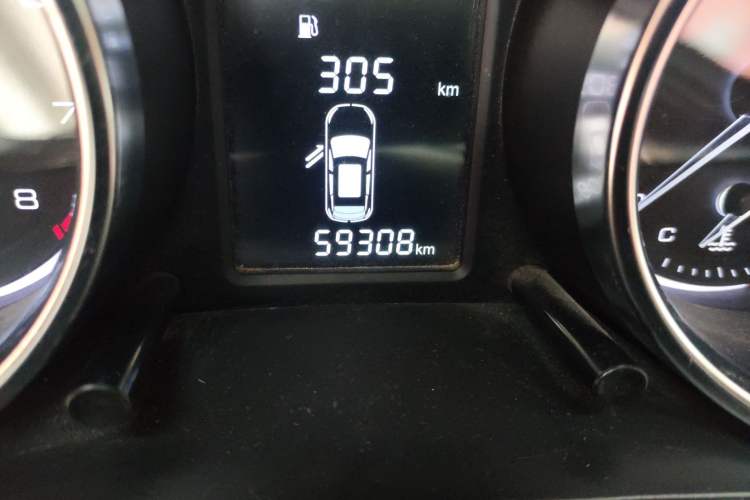 Used Zotye T300 2017 1.5L Manual Luxury Model Odometer Close Up
