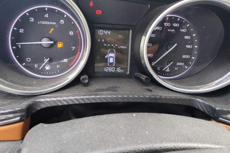 Used Zotye T300 2017 1.5L Manual Luxury Model Odometer Close Up