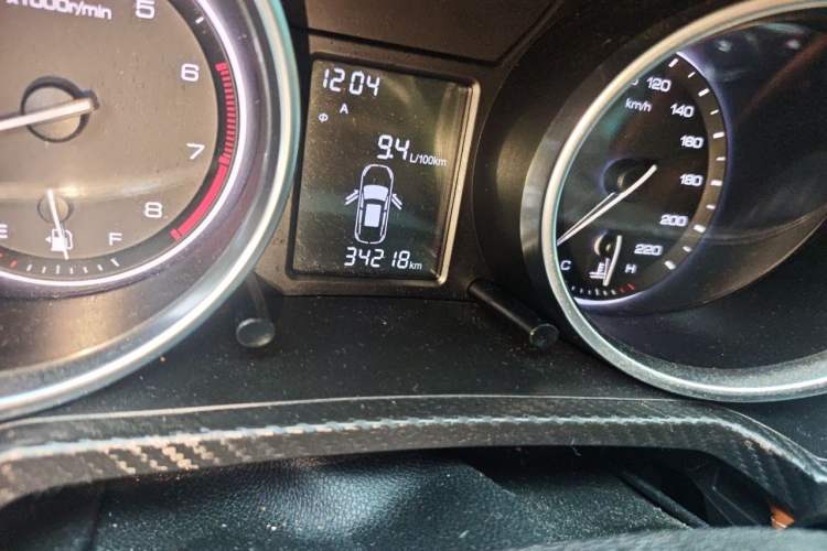 Used Zotye T300 2017 1.5L Manual Luxury Model Odometer Close Up
