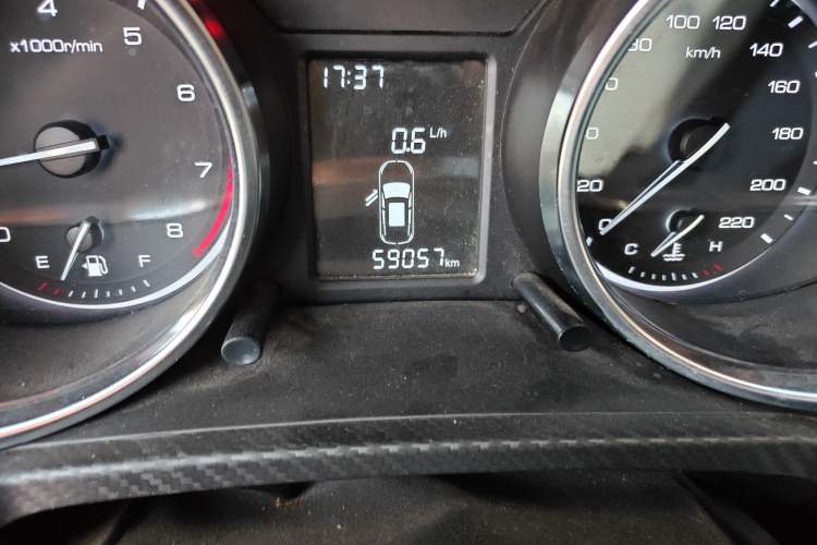 Used Zotye T300 2017 1.5L Manual Luxury Model Odometer Close Up
