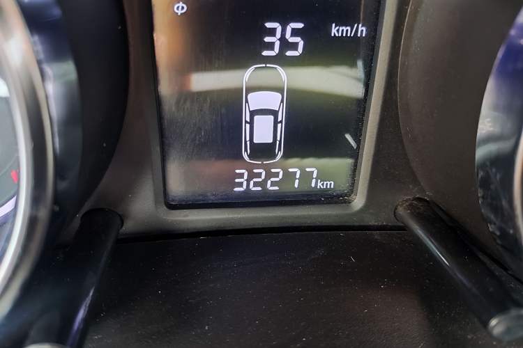 Used Zotye T300 2017 1.5L Manual Luxury Model Odometer Close Up