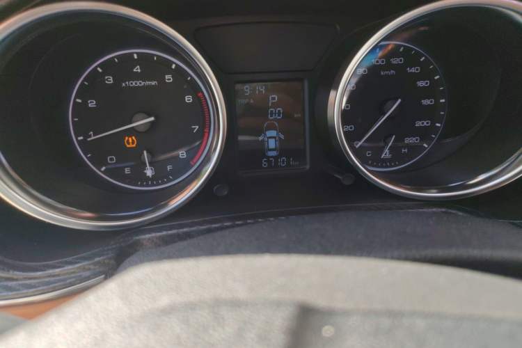 Used Zotye T300 2017 1.5T CVT Luxury Model Odometer Close Up