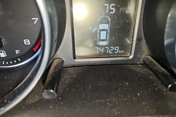 Used Zotye T300 2017 1.5L Manual Luxury Model Odometer Close Up