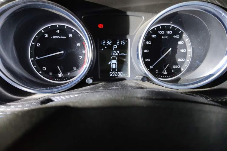 Used Zotye T300 2017 1.5T CVT Luxury Model Odometer Close Up