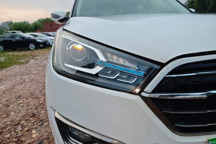 Used Zotye T300 2017 1.5L Manual Luxury Model Right Front Headlight