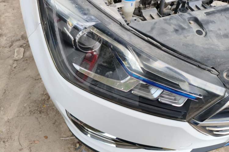 Used Zotye T300 2017 1.5L Manual Luxury Model Right Front Headlight