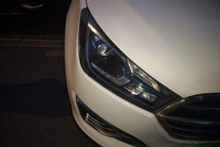 Used Zotye T300 2017 1.5L Manual Luxury Model Right Front Headlight