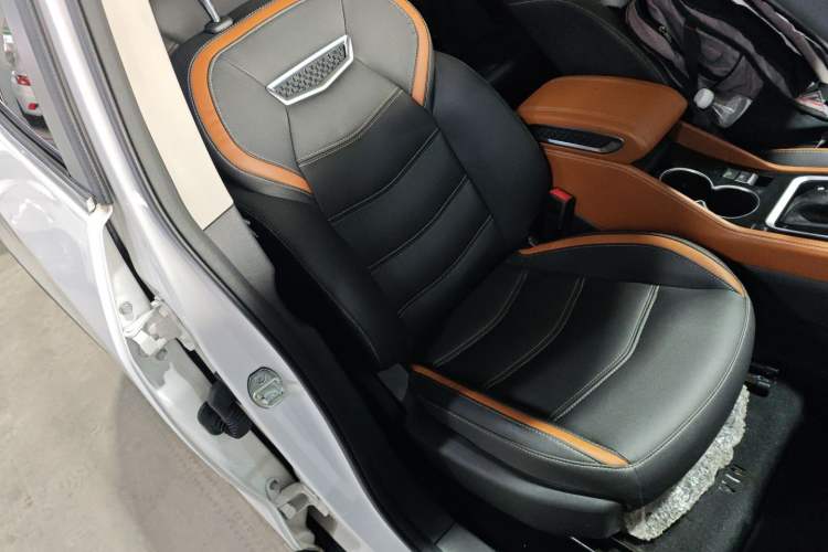 Used Zotye T300 2017 1.5T CVT Luxury Model Right Front Seat