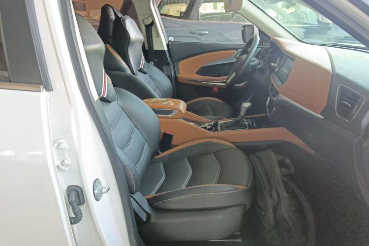 Used Zotye T300 2017 1.5T CVT Flagship Model Right Front Seat