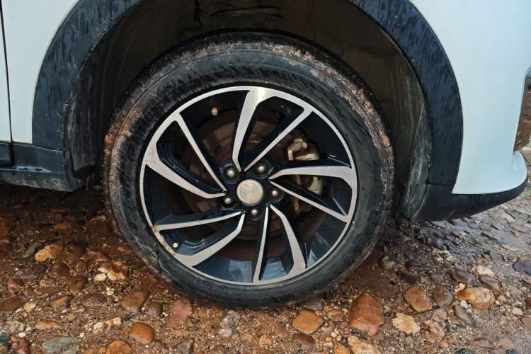 Used Zotye T300 2017 1.5L Manual Luxury Model Right Front Wheel Hub
