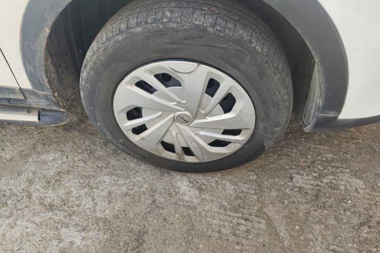Used Zotye T300 2017 1.5L Manual Elite Model Right Front Wheel Hub