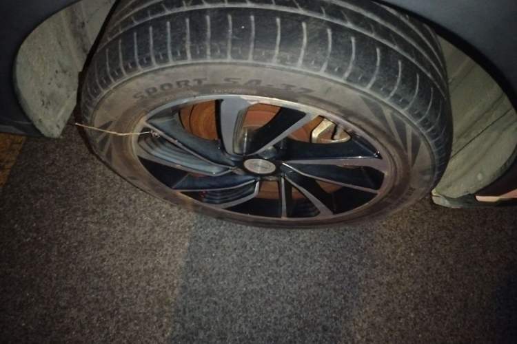 Used Zotye T300 2017 1.5L Manual Luxury Model Right Front Wheel Hub