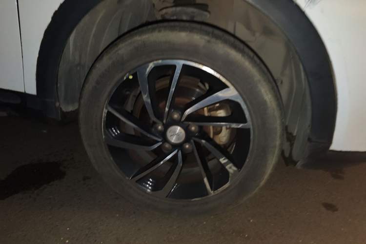 Used Zotye T300 2017 1.5L Manual Luxury Model Right Front Wheel Hub