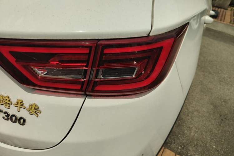 Used Zotye T300 2017 1.5T CVT Luxury Model Right Rear Taillight