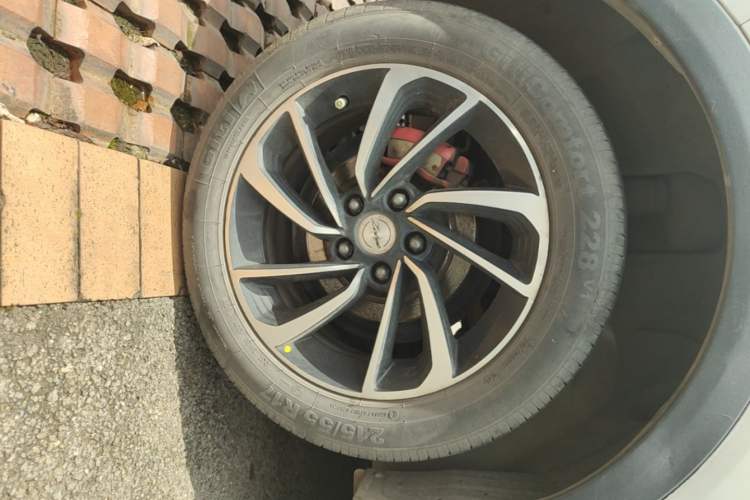 Used Zotye T300 2017 1.5T CVT Luxury Model Right Rear Wheel Hub