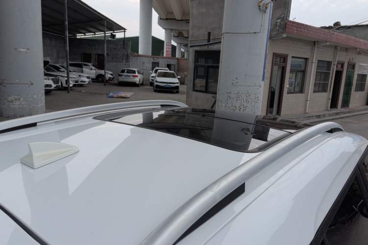 Used Zotye T300 2017 1.5L Manual Luxury Model Roof
