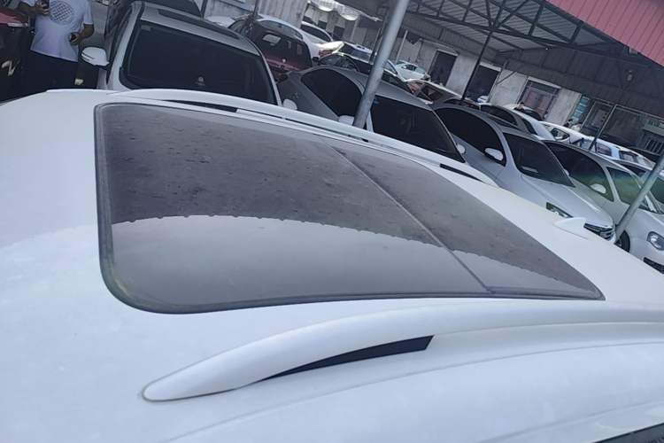 Used Zotye T300 2017 1.5L Manual Luxury Model Roof